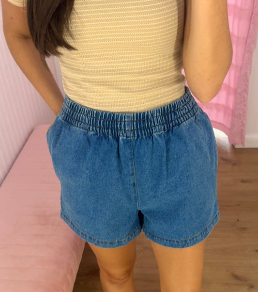 Elastic waist denim shorts