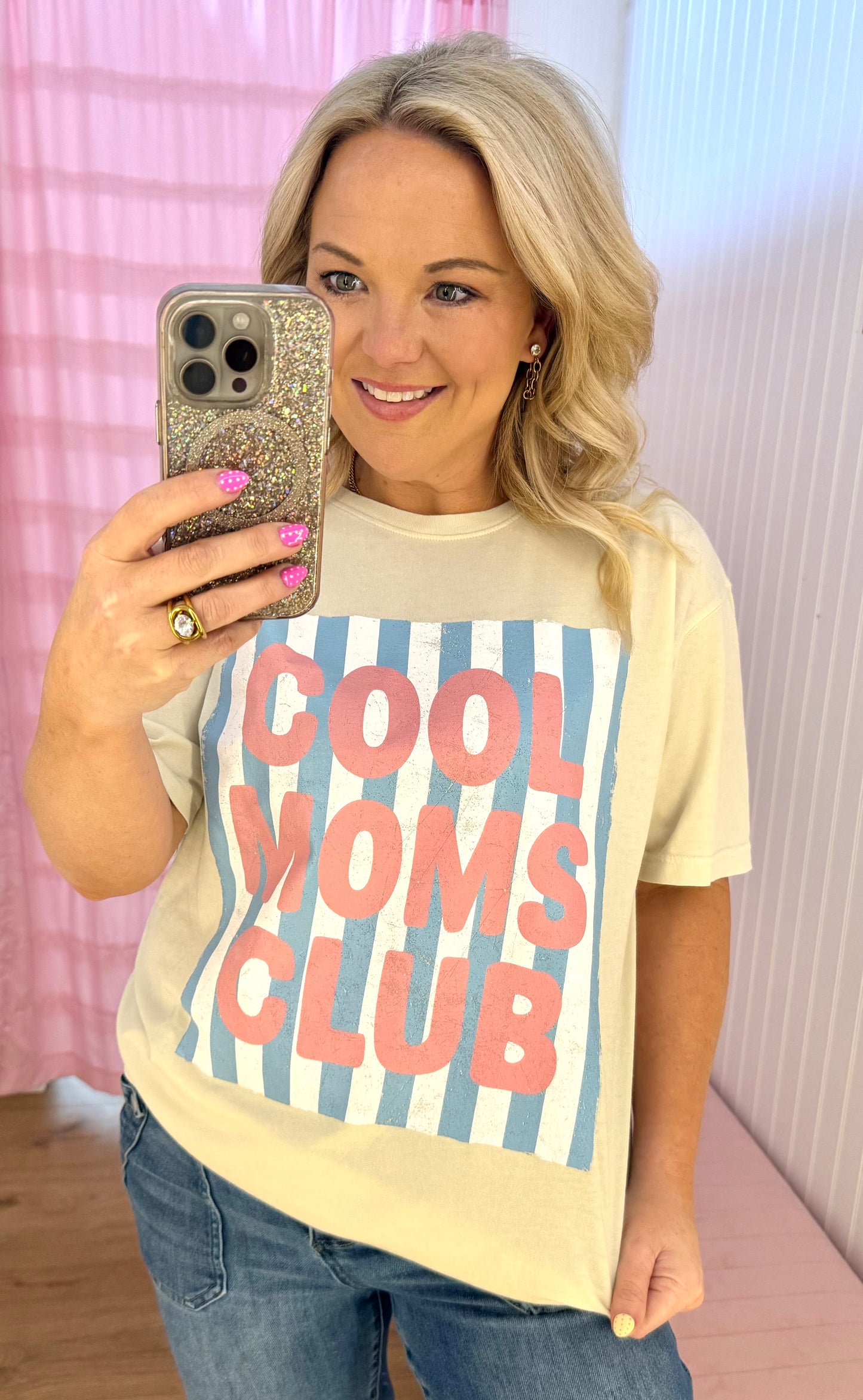 Cool mom club tee