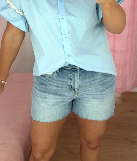 Light wash raw hem shorts
