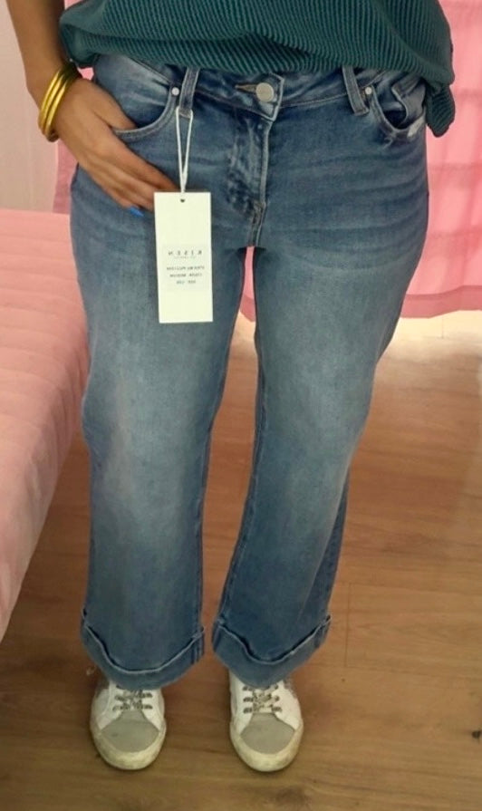 Risen cuffed medium wash jeans